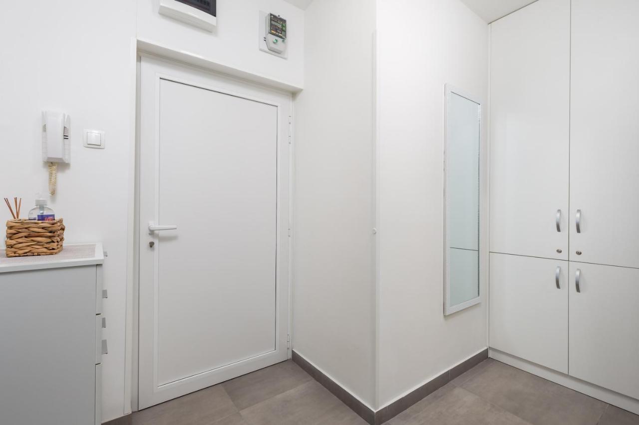 Sunny Studio Apartment With Balcony Rijeka Exterior foto